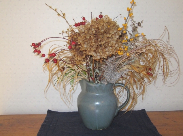 photo of dried flower arrangement