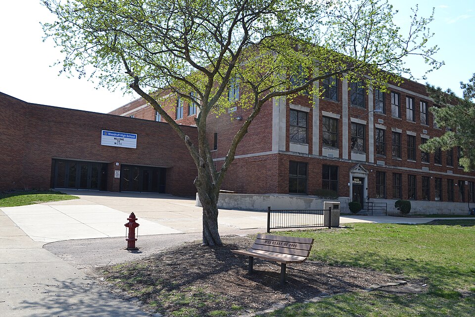 The front entrance to Woodruff High School Peoria.